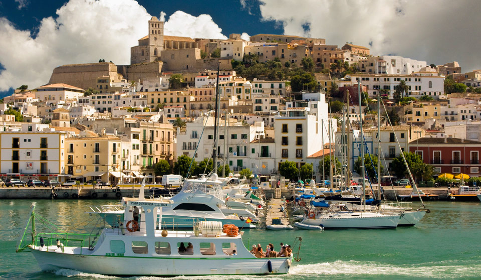 Dalt vila desde el puerto